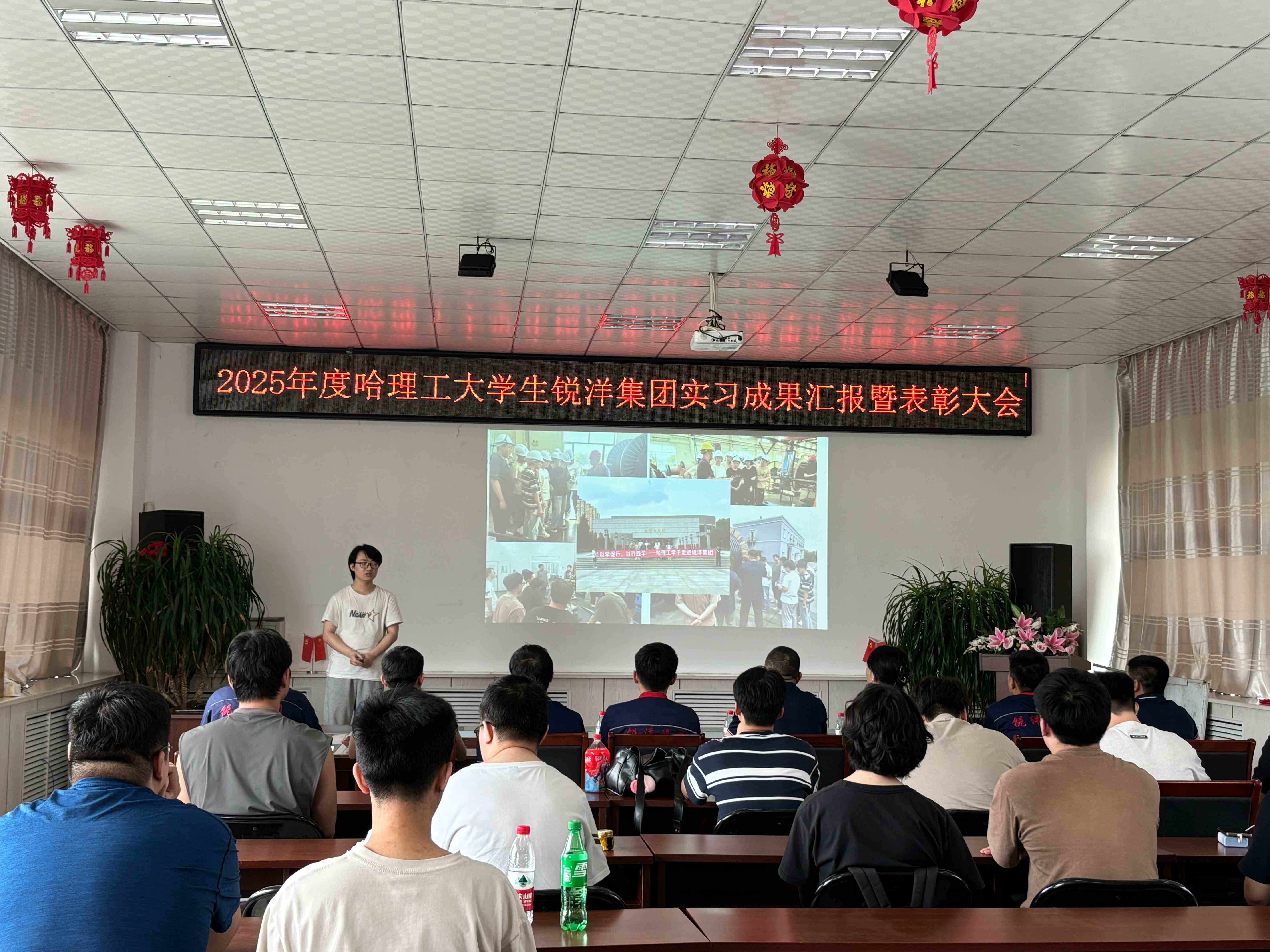 005学生汇报.jpg